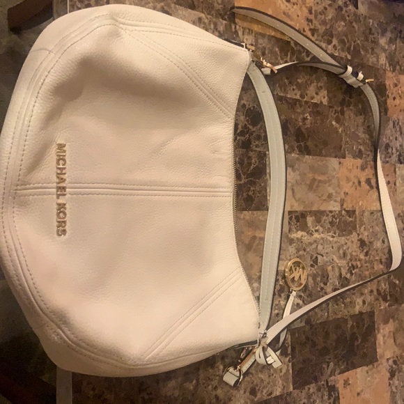 Authentic Michael Kors Crossbody $85 - Picture 1 of 3